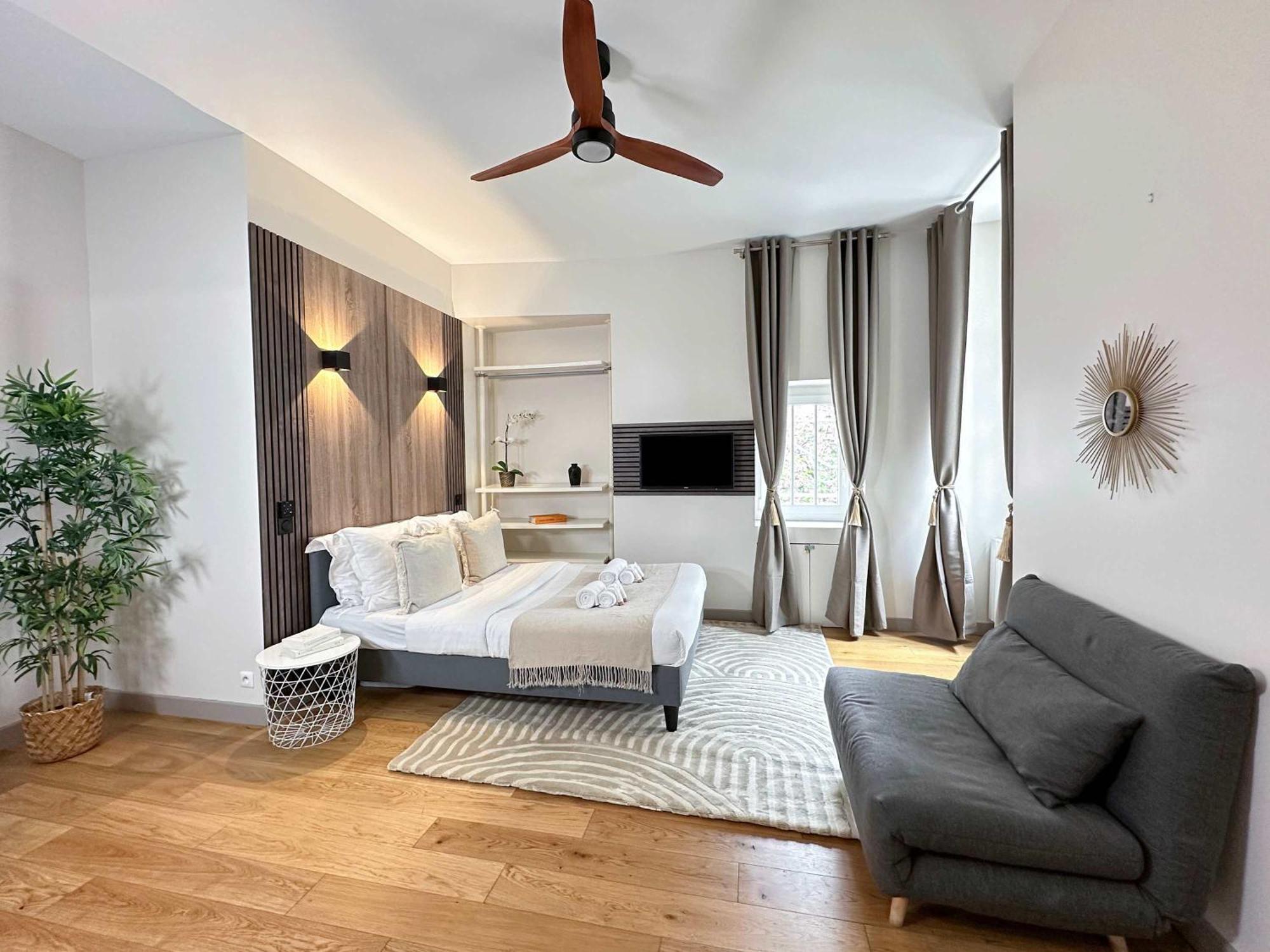 Spacious In Saint-germain-des-pres Parigi